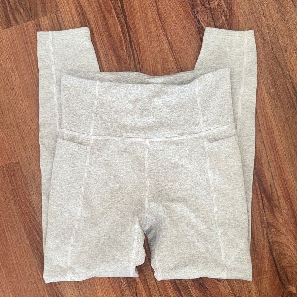 High-Waisted Gray Leggings with Pockets